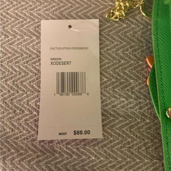 487-ATTT Betsey Johnson Cactus Heart Trim /3D Stud Flower/ Arms Move Crossbody - Picture 8 of 15